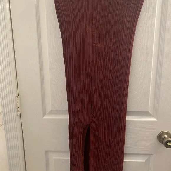 Topshop Plisse Straight Midi Skirt | Burgundy NWOT US6 UK10 - Picture 3 of 5
